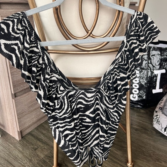 Zara Black and White Ruched Sleeveless Bodysuit - Picture 3 of 3